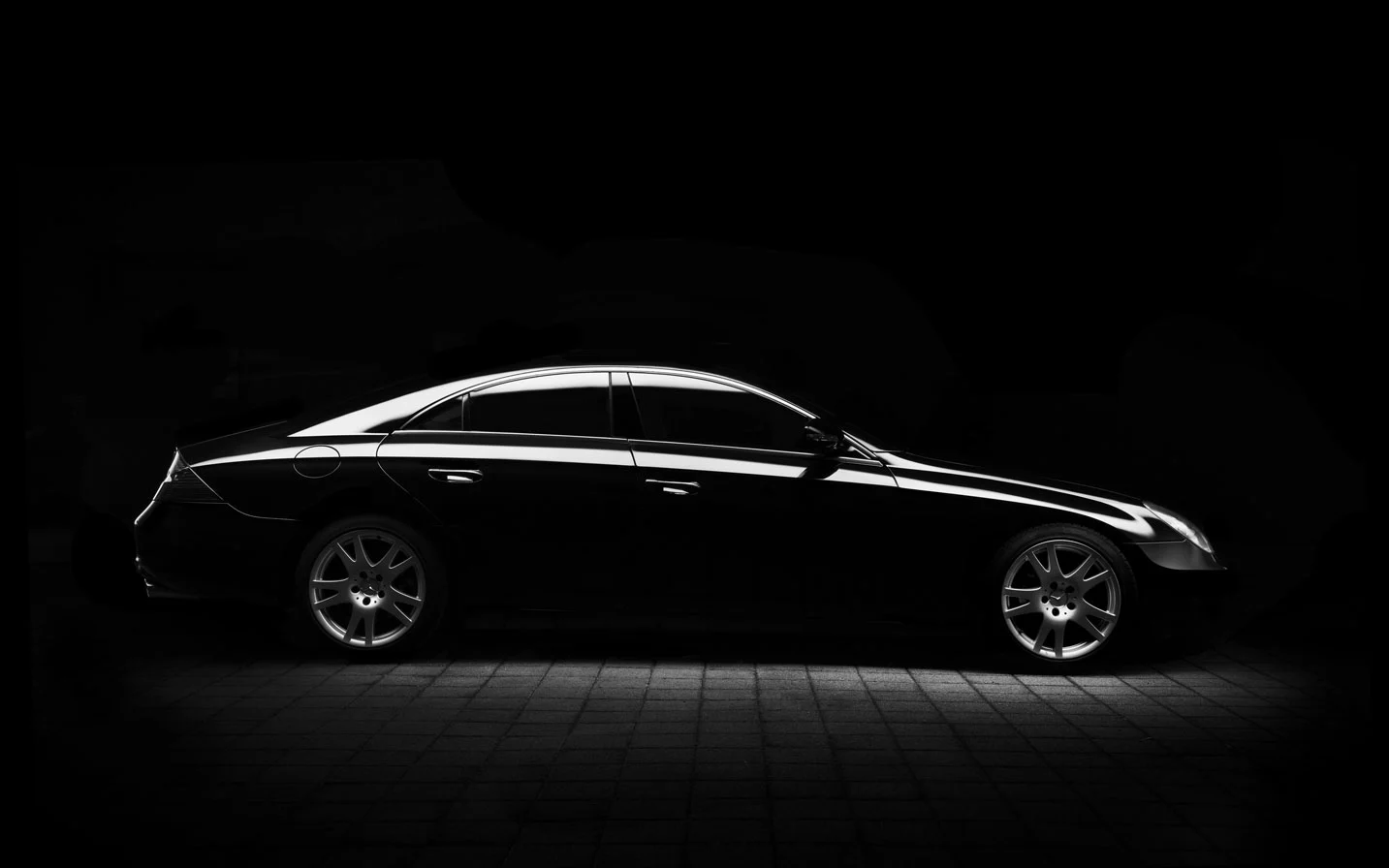 Schwarzer Mercedes CLS W219